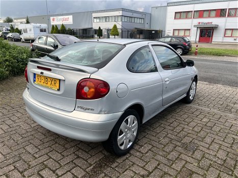 Renault Megane 1.6 16V Expr Coupe 2005 2002 Grijs - 2