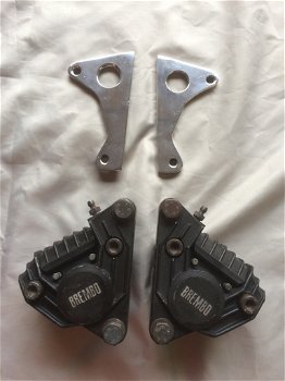 Brembo remklauwen (links & rechts) type Moto Guzzi 1989-1990 met beugels - 1