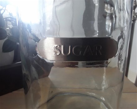Grote voorraadpot voor suiker van dik glas met metalen deksel - 3
