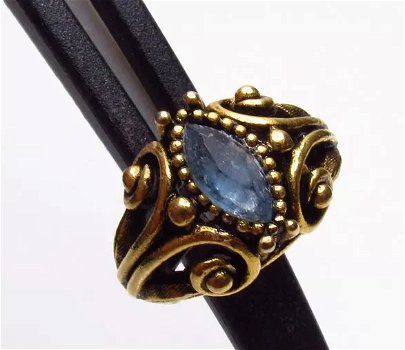 Vintage ring met blauwe steen - 1