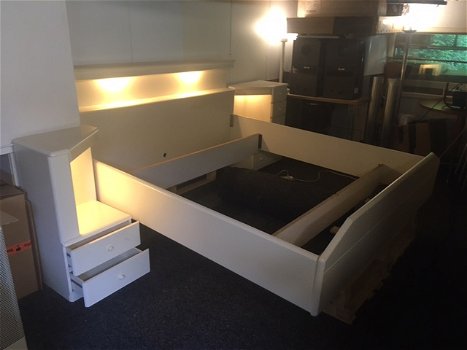 ZGAN Bed 2 pers. + 2 kastjes + verlichting, Nu 59,- €. - 0