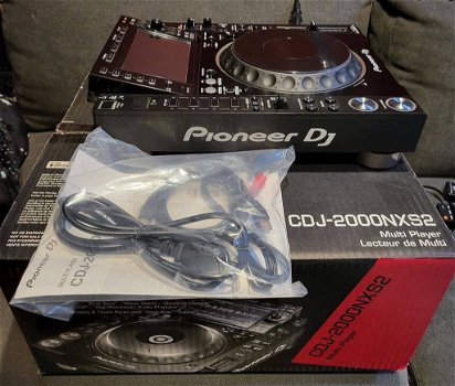 Pioneer DJ 2x Pioneer Cdj-2000Nxs2W+1xDjm-900Nxs2W / 2x Pioneer CDJ-3000-W + 1x DJM-900NXS2-W - 2