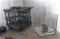 Kaarsenhouder van vergrijsd riet met glas erin - 2 - Thumbnail