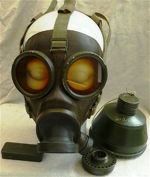 Gasmasker, Vredestein / type: K, 2e Model, Koninklijke Luchtmacht, MvO, met draagtas, 1953.(Nr.1) - 1