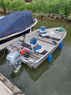 Een mooie aluminium visboot 20PK Honda motor begrenst geen vaarbewijs nodig met ligplaats