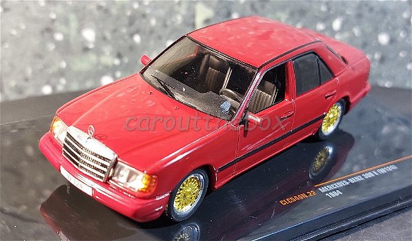 Mercedes-Benz 300E 1984 rood 1/43 Ixo V1004 - 1