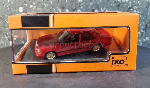 Mercedes-Benz 300E 1984 rood 1/43 Ixo V1004 - 3