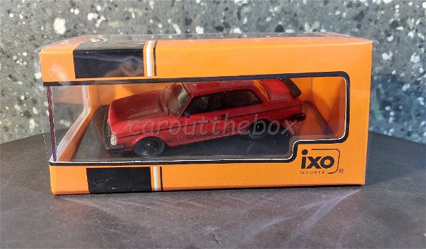 Volvo 242 custom 1980 rood 1/43 Ixo V1006 - 3