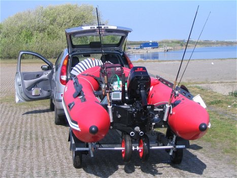 rubberboot met motor en trailer - 1