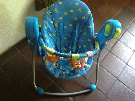 baby - swing - werkt rustgevend - kindje kan er vrij jong in - 0