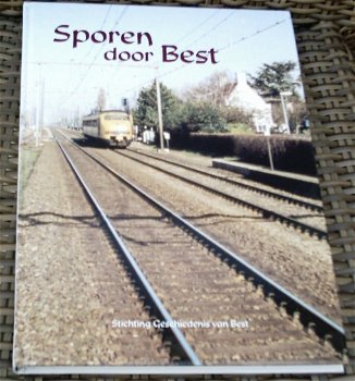 Sporen door Best. Kees van den Biggelaar. ISBN 9080729817. - 0