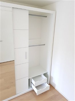 NIEUW Mat witte kledingkast met spiegel 250 cm Incl. inhoud MONTAGE MOGELIJK - 1