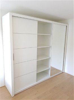 NIEUW Mat witte kledingkast met spiegel 250 cm Incl. inhoud MONTAGE MOGELIJK - 2