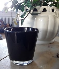 Glaasje zwart glas - kan ook als waxinelichthouder of cactuspotje