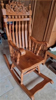 Zware antieke schommelstoel handgemaakt