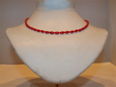 ketting van langwerpige kralen roodkoraal incl. verlengkettinkje 47 cm lang, - 0