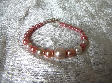 armband van roze glaskralen 21,5 cm lang - 0