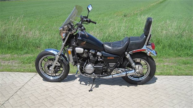 Honda Magna VF700c - 0