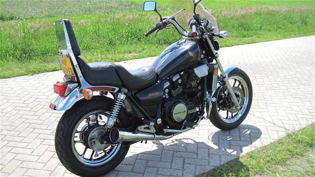 Honda Magna VF700c - 1