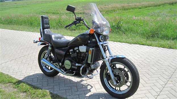 Honda Magna VF700c - 3