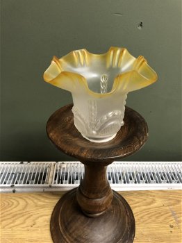 Antiek glazenkapje met gouden schulprandje - 0