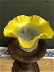 Antiek glazenkapje met fel geel schulprandje - 2 - Thumbnail