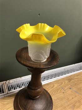 Antiek glazenkapje met fel geel schulprandje - 4
