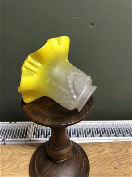 Antiek glazenkapje met fel geel schulprandje - 5