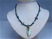 ketting van zwarte rocailles en blauw parelmoer met parelmoer hanger, - 1 - Thumbnail