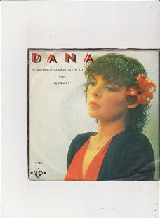 Single Dana - Something's cooking in the kitchen