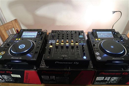 Te Koop Nieuw Pioneer DJ CDJ-3000-W/ Pioneer DJM-A9 DJ-mixer/ Pioneer CDJ-Tour1/ CDJ-2000NXS2 - 7