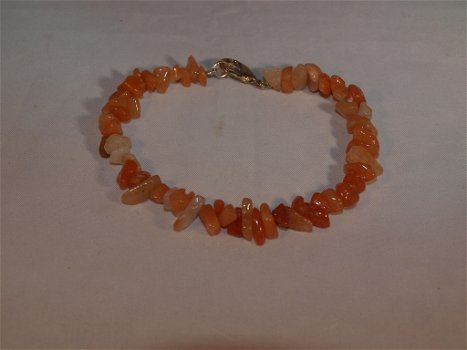 natuursteen armband oranje/bruin met zilverkleurig slotje 20 cm lang - 0