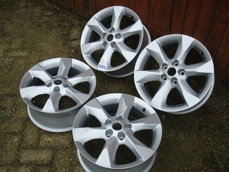 17'' inch Originele Nissan Velgen Steek 5x114,3 - 7