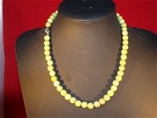 ketting van crazy agaat groen met zilverkleurig magnetisch slotje 46cm lang,