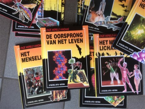 Boeken Artis historia (18 stuks onze wereld vandaag) in prima staat - 2