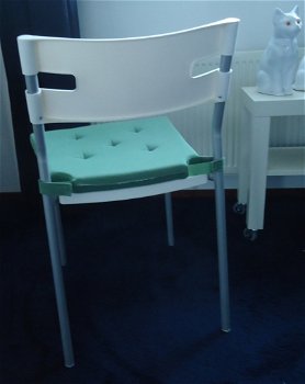 Te koop stevige stoel van Ikea (type: Laver). - 3