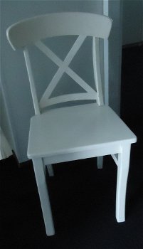 Te koop stevige witte houten stoel (zithoogte: 47 cm). - 6
