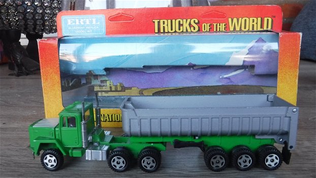 E.R.T.L. International truk met paystar 5000 gravel trailer - 0