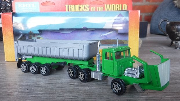 E.R.T.L. International truk met paystar 5000 gravel trailer - 3