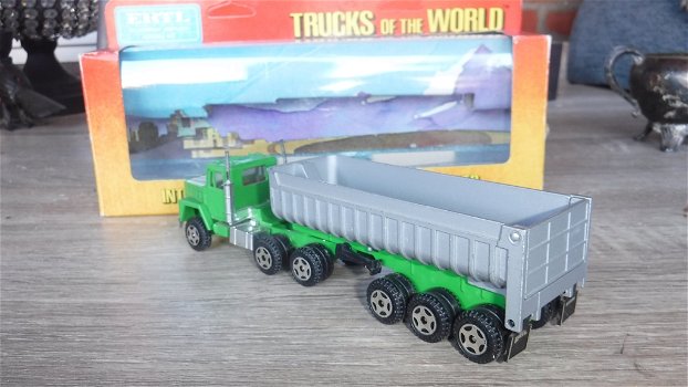 E.R.T.L. International truk met paystar 5000 gravel trailer - 7