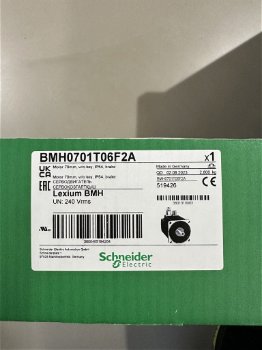 Schneider servo motor Lexium - 0