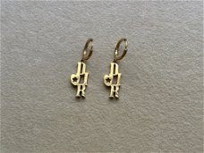 Gouden letter hoopjes oorbellen logo 18k verguld waterproof