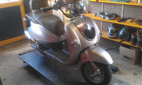 Znen retro brom scooter - 1