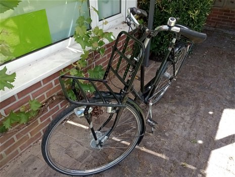 Leuke oude damesfiets met drager - 2