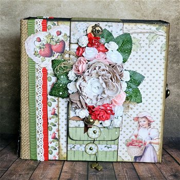 Finished Project handmade by scrapqueen the double Folio Strawberry lane - 1