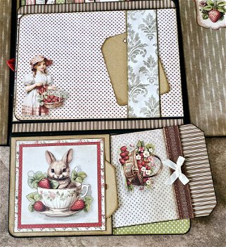 Finished Project handmade by scrapqueen the double Folio Strawberry lane - 4