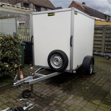 gesloten aanhangwagen powertrailer