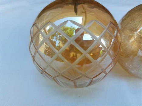 3 zware kerstballen van glas beige./ amberkleur. - 5