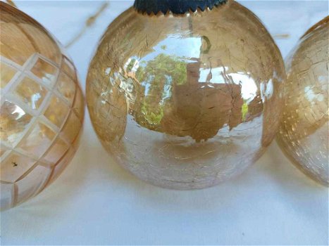 3 zware kerstballen van glas beige./ amberkleur. - 6