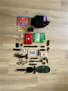 Kampeer alles-in-1-pakket noodpakket voor op reis zwart